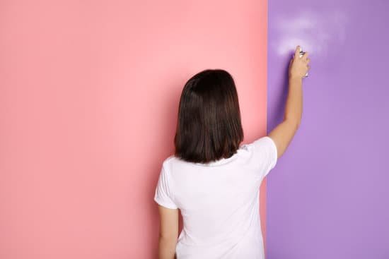 canva woman spraying spray paint can MAD6ICwBwQk