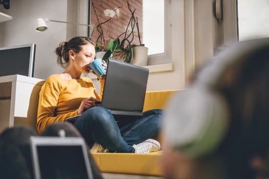 canva woman using laptop MADasrgHDUc