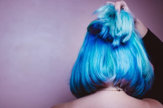 canva woman with blue hair MADySYVY IQ