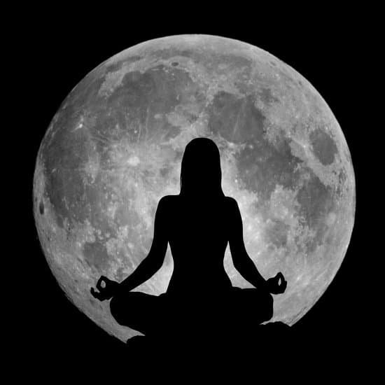 canva yoga position silhouette against the moon MADerin6tnk