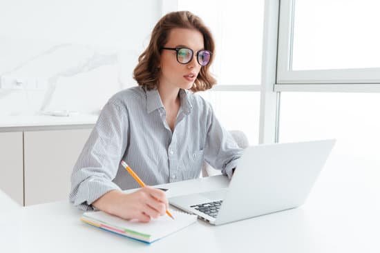 canva young concentrated brunette woman in glasses MACs1ojTl2M