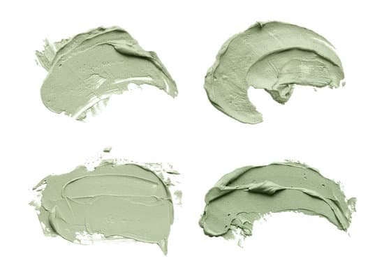 why-white-kaolin-clay-deserves-a-place-in-your-skin-care-routine-la-piel